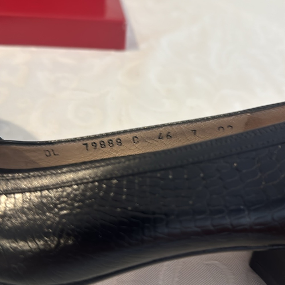 Ladies Ferragamo Black Heels. Ladies 7AA - Picture 9 of 11